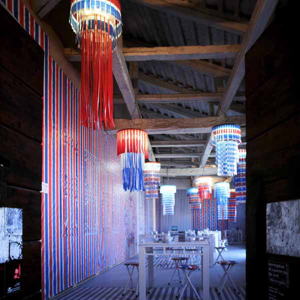 Redwhiteblue / Tea and Chat / Venice / Italy / 2005
