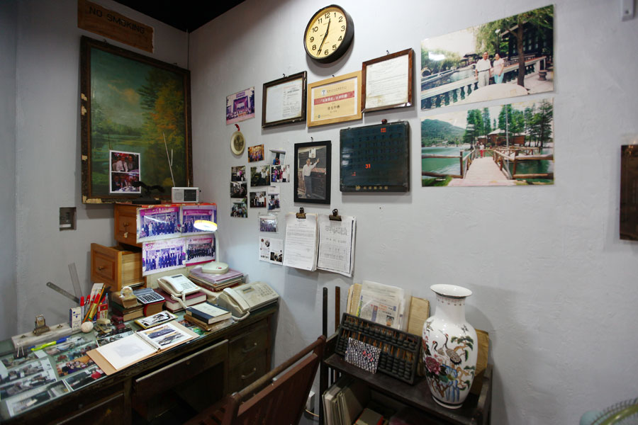 set up corner of the wai che printing company