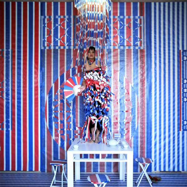 Redwhiteblue / Tea and Chat / Venice / Italy / 2005