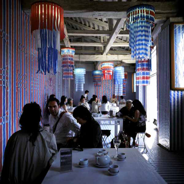 Redwhiteblue / Tea and Chat / Venice Italy / 2005
