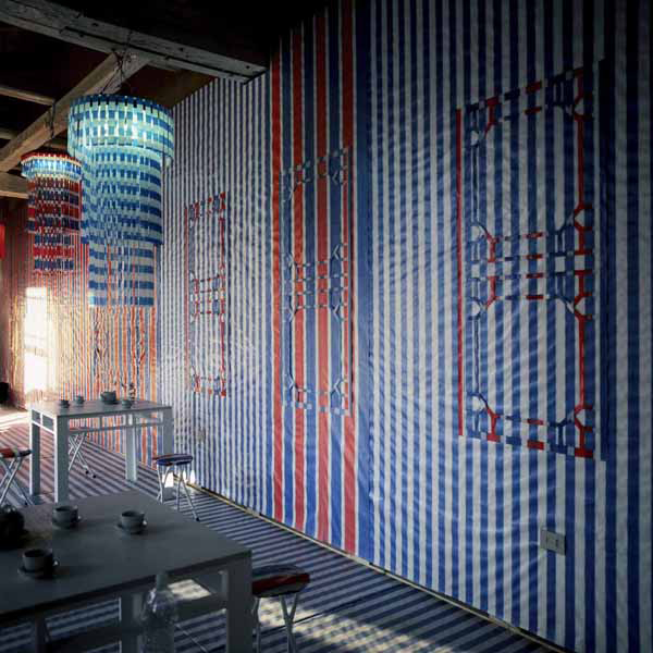 Redwhiteblue / Tea and Chat / Venice / Italy / 2005