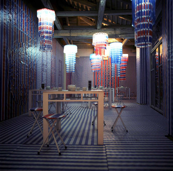 Redwhiteblue / Tea and Chat / Venice / Italy / 2005